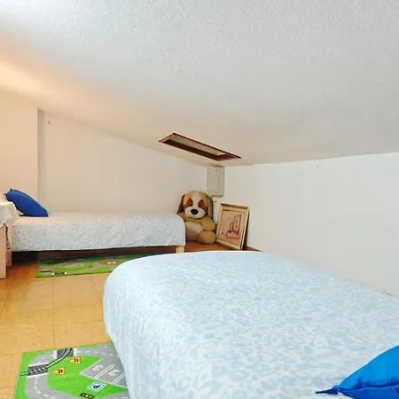 Red Rose Δωμάτια σε οικογενειακή κατοικία