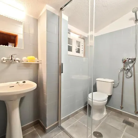 Red Rose Δωμάτια σε οικογενειακή κατοικία *