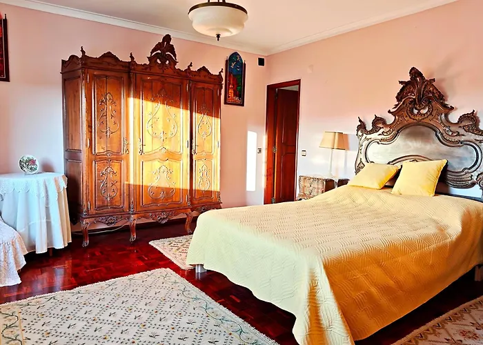 Red Rose Δωμάτια σε οικογενειακή κατοικία Queijas